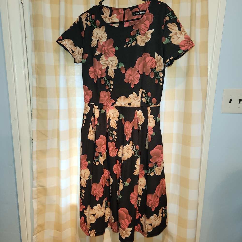 size L Black Dress with Pink and Cream Floral Pattern